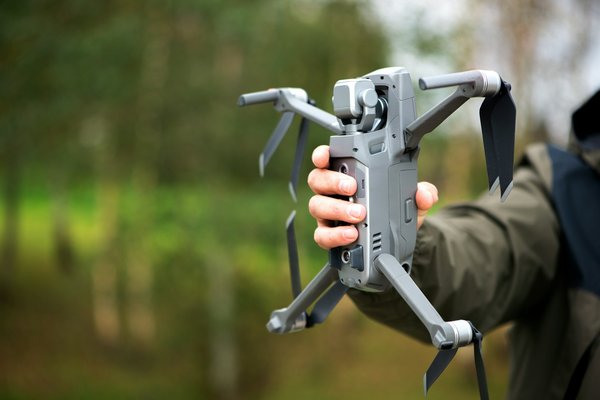 Drones pour un démoussage et nettoyage façade performants