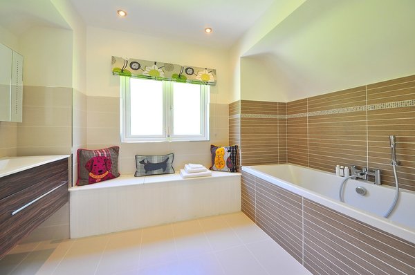 Meuble de salle de bain suspendu : élégance et gain de place