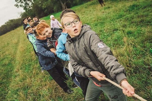 Quelle est la meilleure manière d'aménager un espace de jeu pour enfants dans un jardin urbain ?
