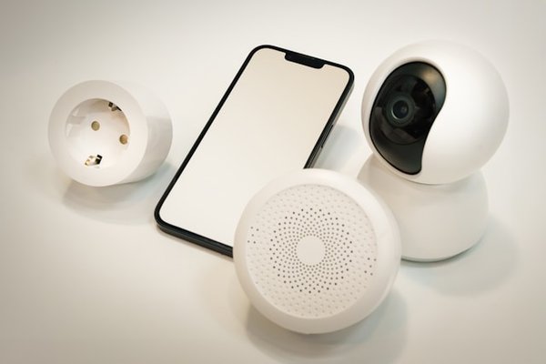 Comment installer un système de domotique pour contrôler l'éclairage et la température à distance?